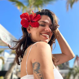 Clau Tropiezos - Influencer que utiliza Inicia AI